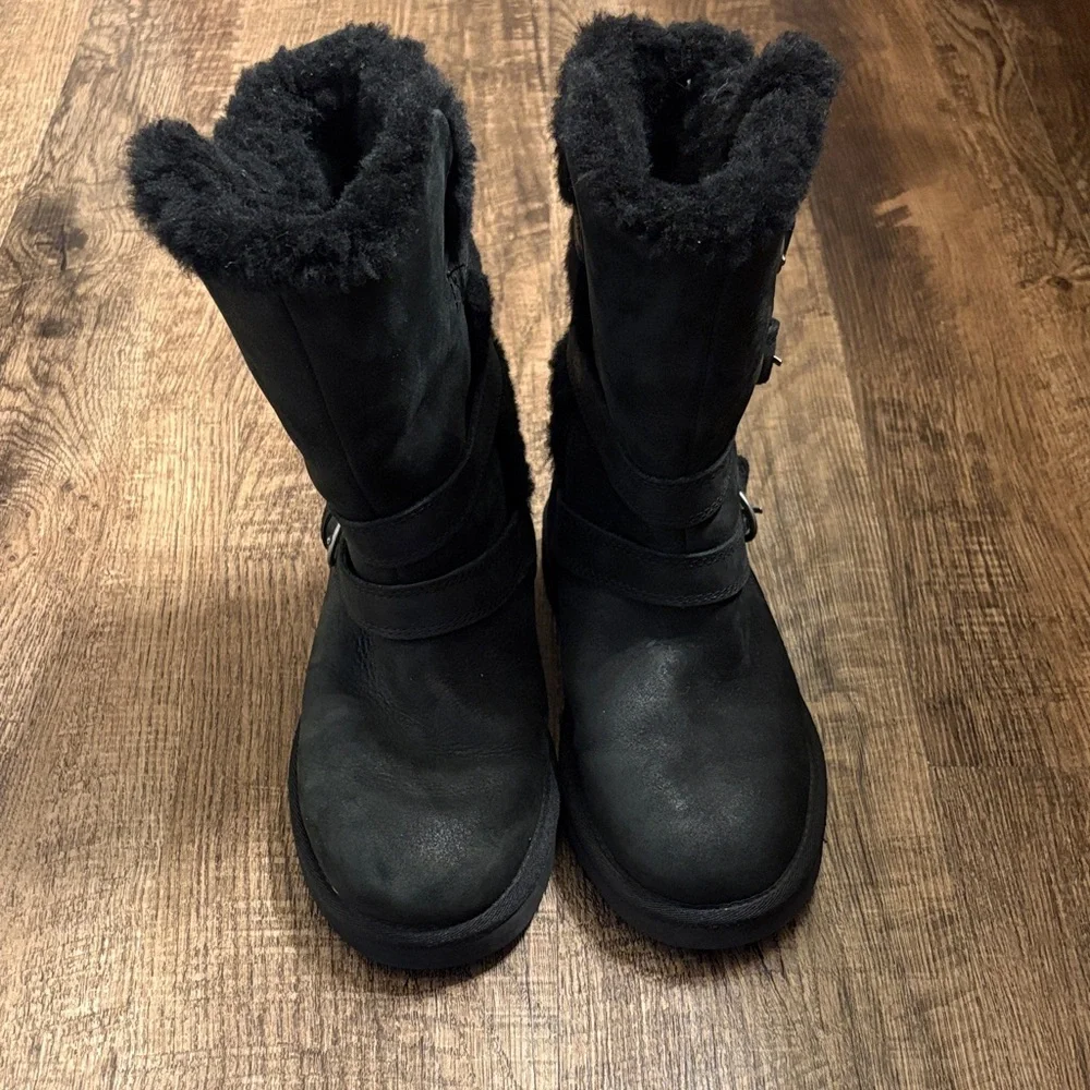 UGG Cozy Black Winter Boots EUC Size 5 / EU 36
